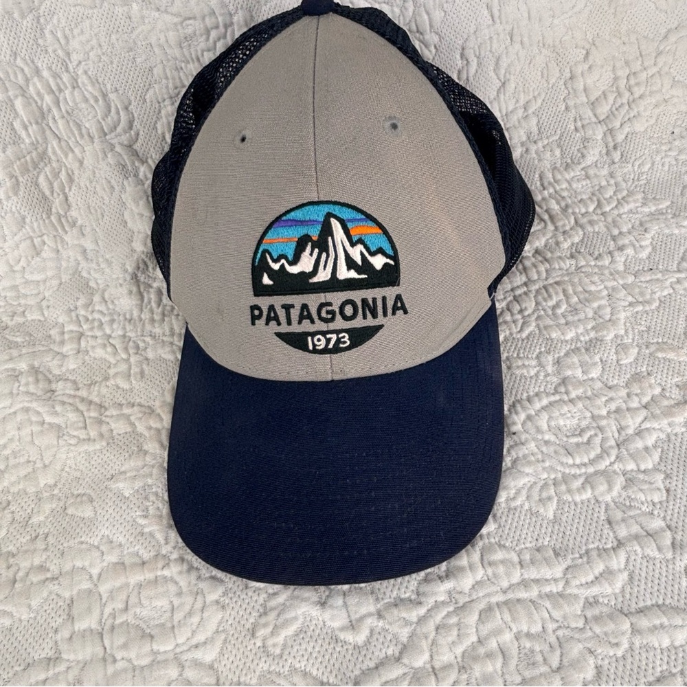 Patagonia Navy Gray Mesh Trucker Snap Back Hat Cap Logo Adjustable Unisex